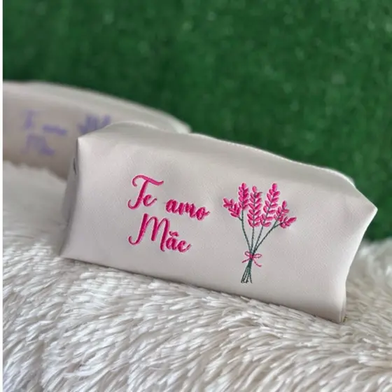BOLSINHA/NECESSARIE BORDADA PARA PRESENTE DE DIA DAS MÃES