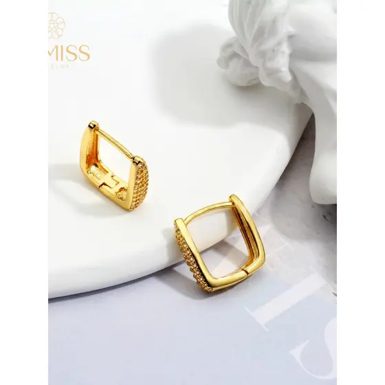 Argola Delicado Elegante Antialérgico Folheado Ouro 18k a Platina Quadrada 3 Fileira Zircônia Cravejada