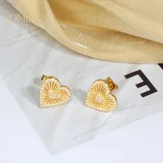 Brinco Delicado Femininos Minimalista Coração Detalhado Folheado Ouro 18k a Platina Zircônia Cravejada
