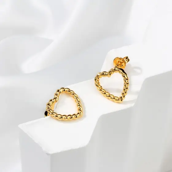 Brinco Delicado Elegante Antialérgico Coreanos Feminino Coração Torcido Folheado Ouro 18k a Platina