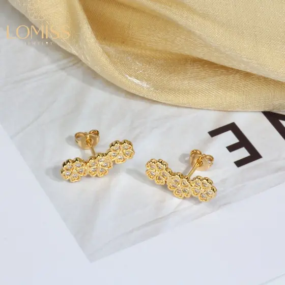 Brinco Elegantes Delicado Femininos Antialérgico Folheado Ouro 18k Flor Trio