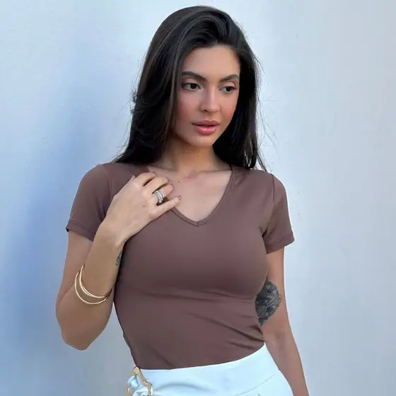 Blusa Feminina Gola V Manga Curta Babe Tee Básica Trabalho Casual