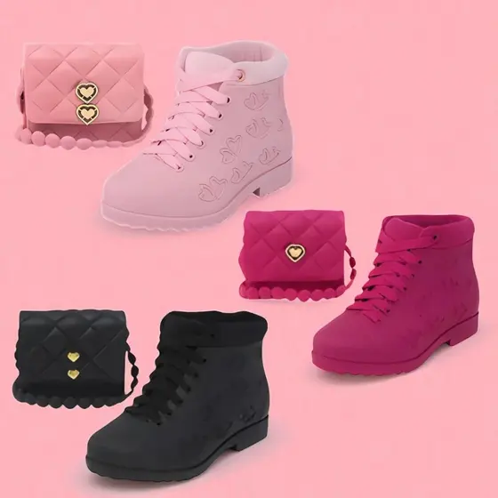 Conjunto Infantil Bota + Bolsinha Coração Feminino | Material Confortável E Impermeável nas Cores Rosa/Preto PROMOÇÃO