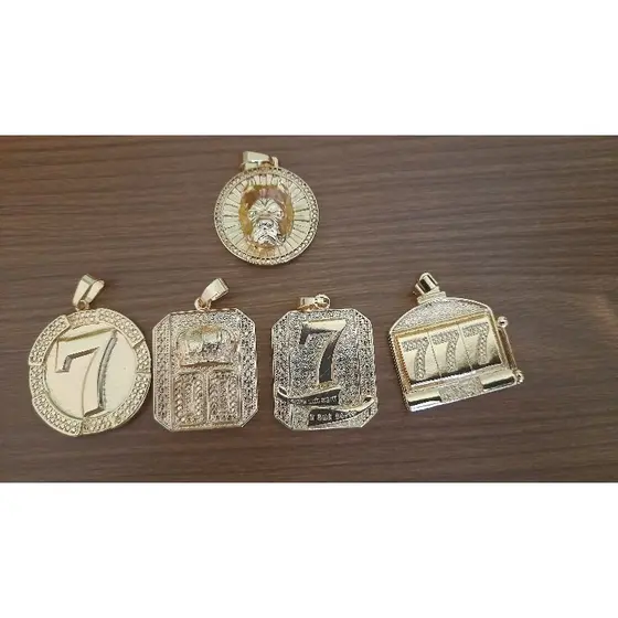 Pingente de moeda antiga dourado masculino aço inox
