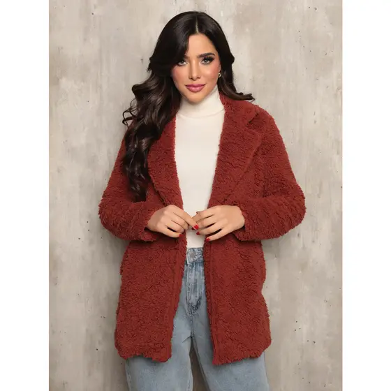 Casaco teddy pelúcia com bolsos e com botões