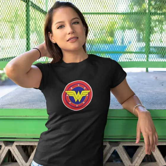 Camiseta Baby Look Feminina Mulher Maravilha | Blusa Geek Estampada Nerd Estilo Casual