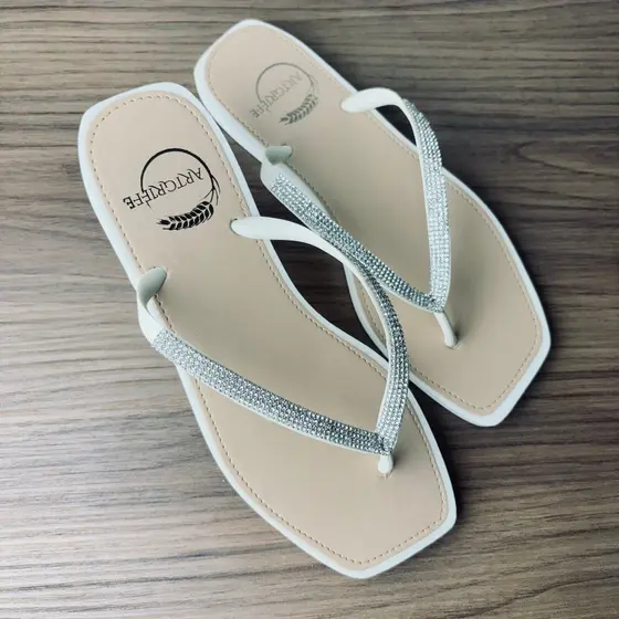 Chinelo Rasteira Feminina Strass Conforto Bico Quadrado Nova Versátil Fashion Art Griffe