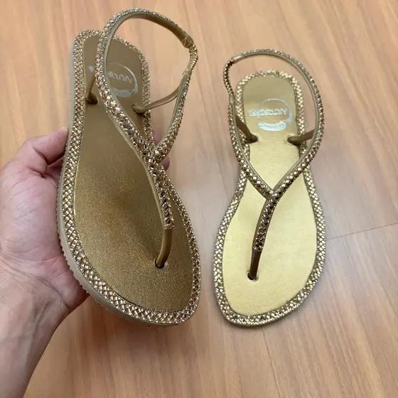 Chinelo Dedo Rasteirinha Feminino Bico Redondo Ouro Reveillon Verão Praia Moda Blogueira Art Griffe