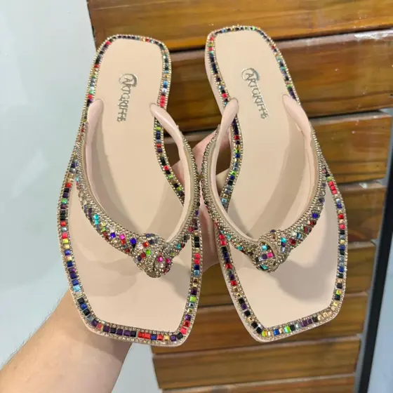 Chinelo Feminino Strass Brilho Colorido Luxo Dia a Dia Moda Praia Bico Quadrado Nozinho Art Griffe