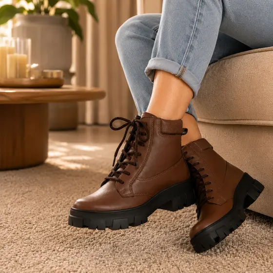 Bota Coturno Feminina Militar Tratorada Couro Cadarço Amarração Moderna Blogueirinha Ref 11010