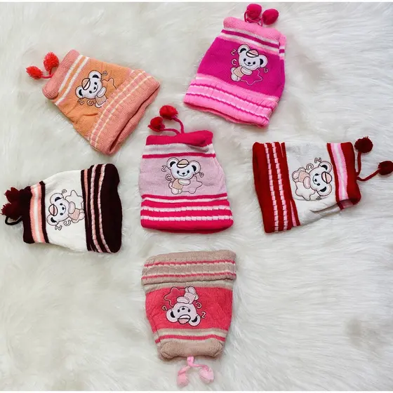 Touca de Lã Infantil Com Pompom Menina e meninos cores sortidas