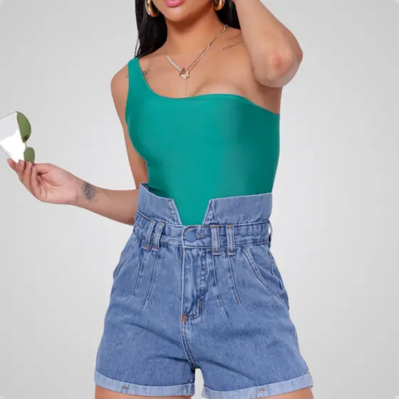 Short Jeans Feminino Clochard Cós Alto com Botão Encapado Casual Moda Feminina Confortável