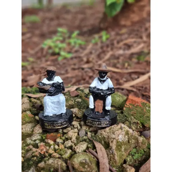 Orixá Casal de Preto e Preta Velha P Decoração 7,5 cm Resina Decoração Esotérica