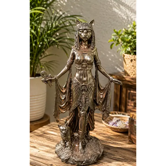 Deusa Bastet Egípcia com Gato 26 cm Resina Decoração Esotérica