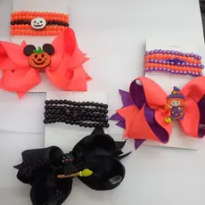 kit 5 pulseiras com Laço bico de pato Halloween, Mickey Halloween, bruxinha,gato preto com vassoura