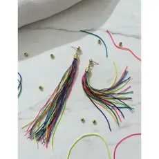 Brinco Tassel Neon Longo – Carnaval/Verão – Colorido e Leve