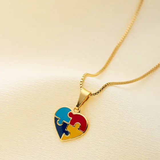 Colar Coração Quebra-Cabeça Colorido – Símbolo Autismo - Banhado a Ouro 18k
