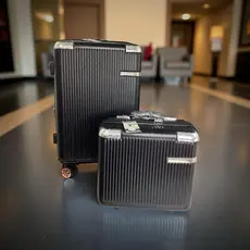 Kit de Mala De Viagem 10 KG  4 Roda Gira 360 Grau Fibra + Frasqueira
