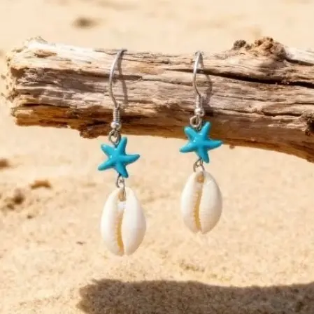 Brinco de búzio natural com estrela do mar em tom azul