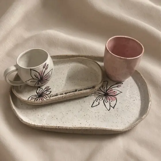 Pronta entrega -  Café Cerâmica Artesanal | Bandeja + Pires + Xícara + Copo Rosa | Pintura à Mão