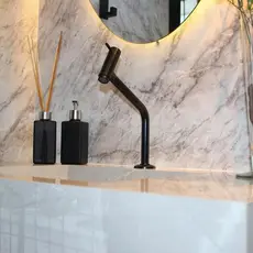 Torneira de Banheiro Giratória 360° – Design Moderno e Elegante com Corpo Metálico