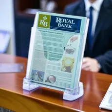 Porta Folhas A4 Folhetos Expositor Plus Maxcril Cristal Display Avisos para Mesa ou Parede Waleu