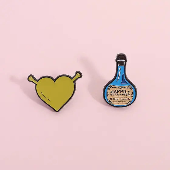 Anime Filme Shrek Broche Pinos Garrafa Mágica Coração Emblemas De Metal Mochila Acessórios Presente