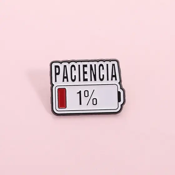 Broche Espanhol PACIENCIA Pinos 1 % De Bateria Emblema De Metal Mochila Acessórios De Roupas Presentes