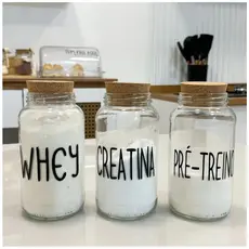 Potes de mantimentos - whey, creatina e pré-treino