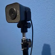 Suporte Compatível Webcam Logitech StreamCam Articulado Rosqueável