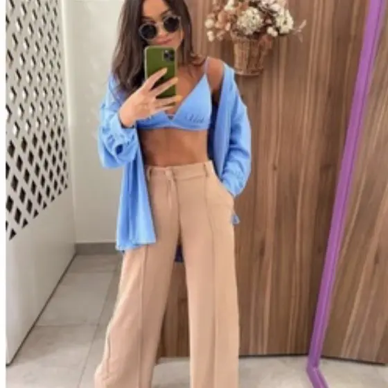 Calça Pantalona Botão encapado Blogueira
