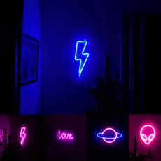Luminária Placa Led Neon - Letreiro de Luz Parede USB Pilha Love Saturno ET Alien Raio Lightning