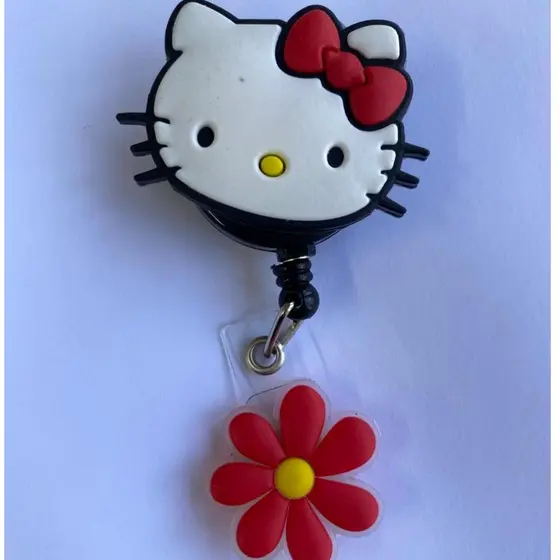 PORTA CRACHÁ RETRÁTIL HELLO KITTY, VARIAS CORES CONFORME A FOTO DO ANUNCIO