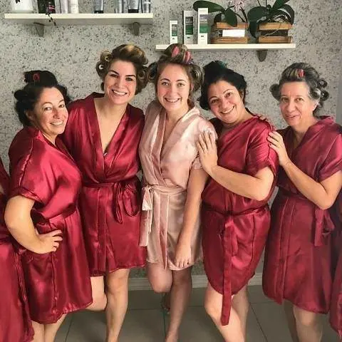 robe de cetim liso para lembrança de casamento