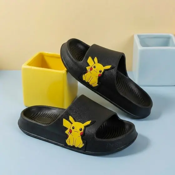 Slide Infantil Menino Chinelo Preto Pikachu Confortável Antiderrapante Para Casa Em Geral E Presente