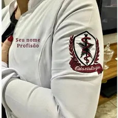Jaleco branco feminino bordado nome + logo diversas profissões gola padre com punho e zíper