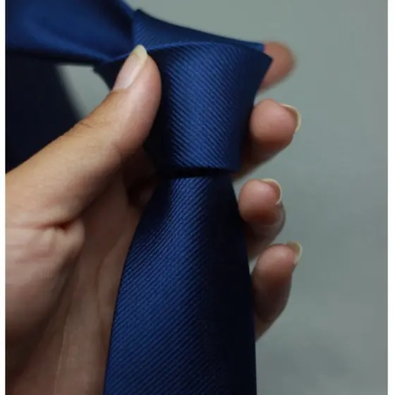 Gravata slim  Riscada na cor Azul Marinho