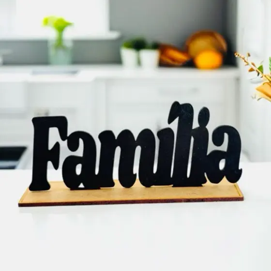Palavra de Mesa Família com base em MDF Preto