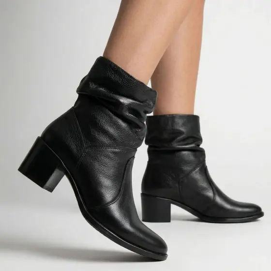 Bota Feminina Sanfonada Burke Cano Médio Enrugada Estilo Conforto e Versatilidade