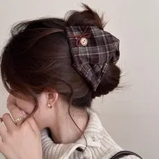 Tecido Feminino Moda Botão Grampo De Cabelo Triângulo Xadrez Tubarão Diariamente Parte De Trás Da Cabeça
