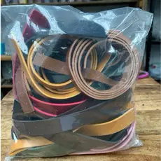 Retalhos de tira de couro sintético cores com várias larguras e comprimentos - 300 Gramas