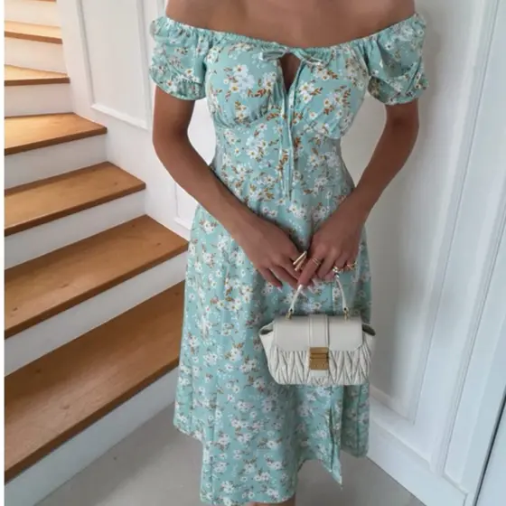 Vestido Componesa Floral De Manga Curta Vestido Midi Elastex Nas Costas Possui Bojo Tecido Duna Vestido Casual
