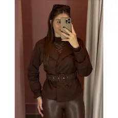 Jaqueta Cinto Suede Feminina Minimalista com Cinto Largo e 4 Botões Funcionais Casaco Elegante e Estiloso para Inverno A