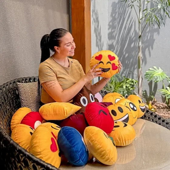Kit 10 Almofadas Emoji WhatsApp Pelúcia Bordado 28 CM