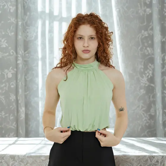Cropped de Poliamida Regata Gola Alta Halter Elegante com Elástico na Cintura
