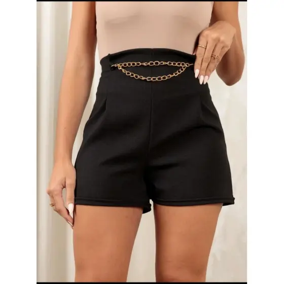 short de linho feminino com corrente frontal tendência de verão 2023