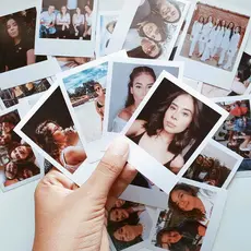 16 mini fotos Profissionais personalizadas com Legenda ou Spotfy - Envio imediato - Não desbota. cabe no celular.
