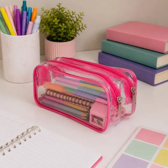ESTOJO  ESCOLAR TRANSPARENTE COM FRISO ROSA CONTENDO 2 REPARTIÇÕES
