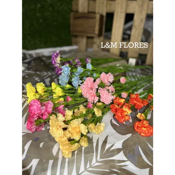 Buquê de Mini Cravo artificial com 5 galhos e 15 flores ideal para arranjos e decoração