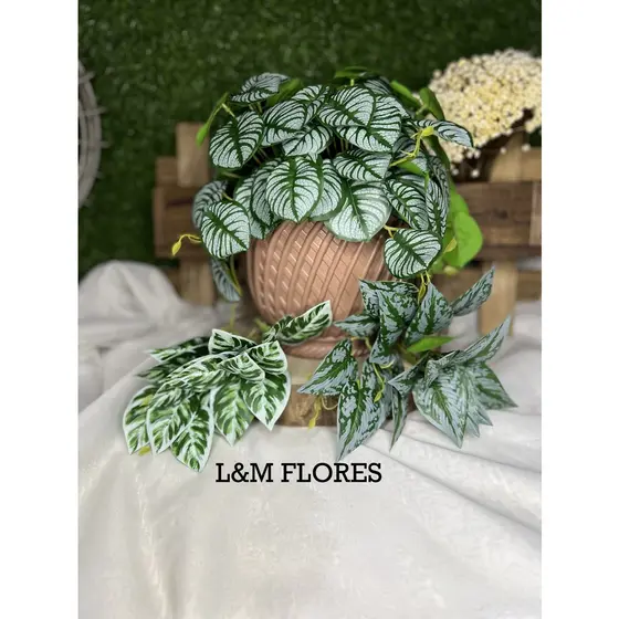 Buquê de Folhagem artificial com 18 folhas ideal para arranjos e decoração de casamento, festas, trabalho e eventos